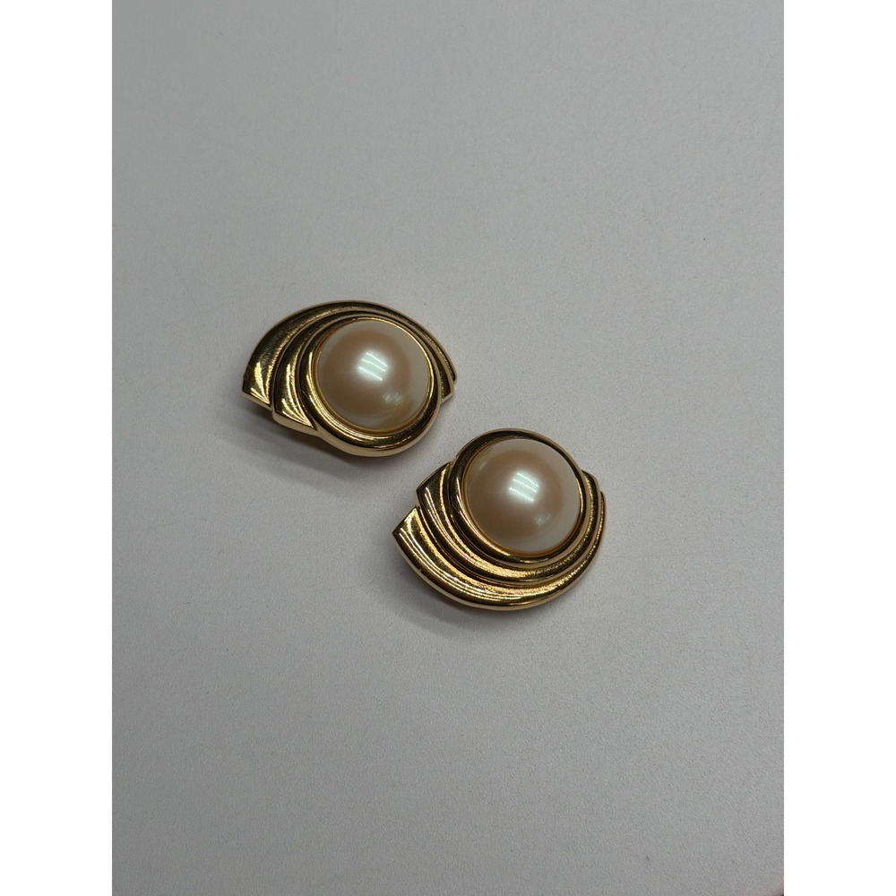 Monet Gold Tone Faux Pearl Clip On Earrings Vintage Designer‎ Fashion Jewelry
